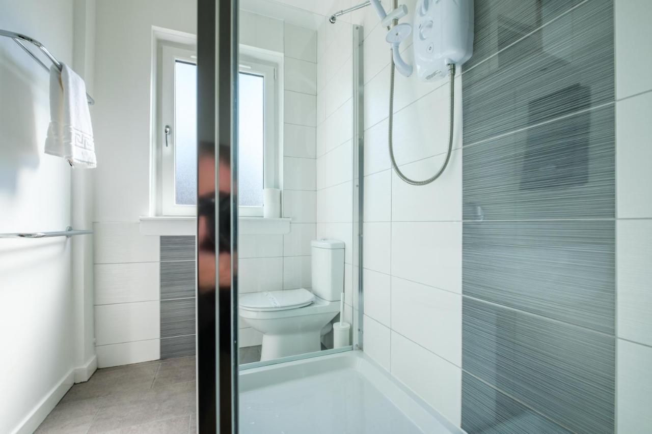 The Douglas - Spacious 2 Bed Apartment In Uddingston Ngoại thất bức ảnh