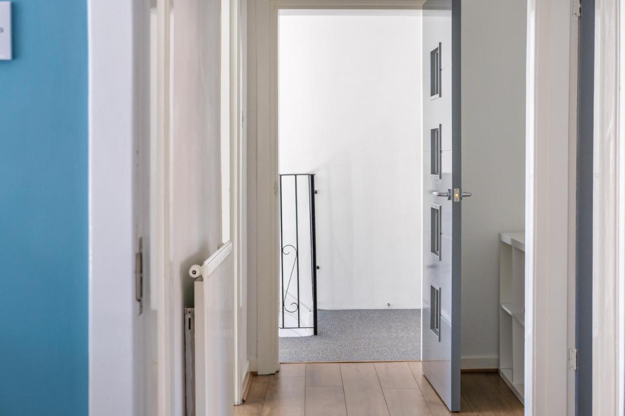 The Douglas - Spacious 2 Bed Apartment In Uddingston Ngoại thất bức ảnh