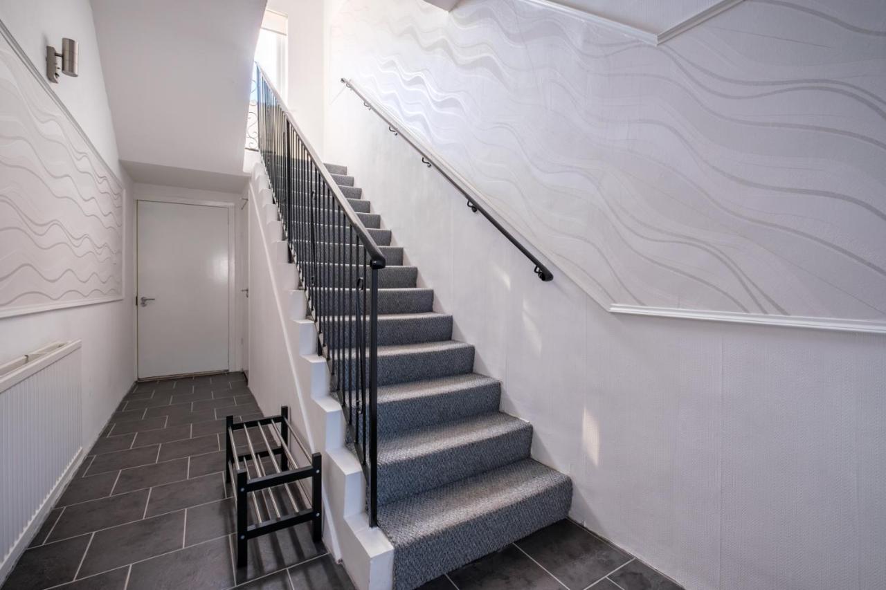 The Douglas - Spacious 2 Bed Apartment In Uddingston Ngoại thất bức ảnh