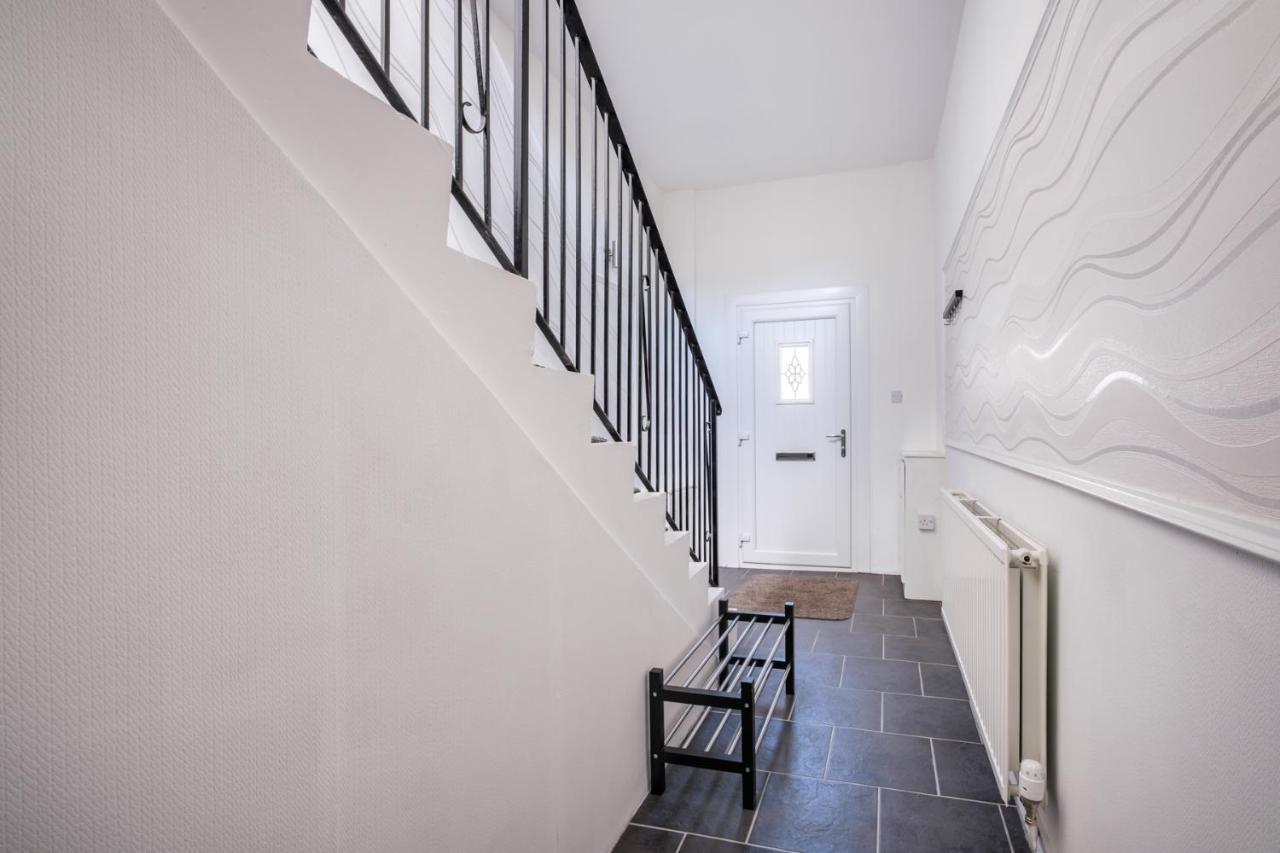 The Douglas - Spacious 2 Bed Apartment In Uddingston Ngoại thất bức ảnh