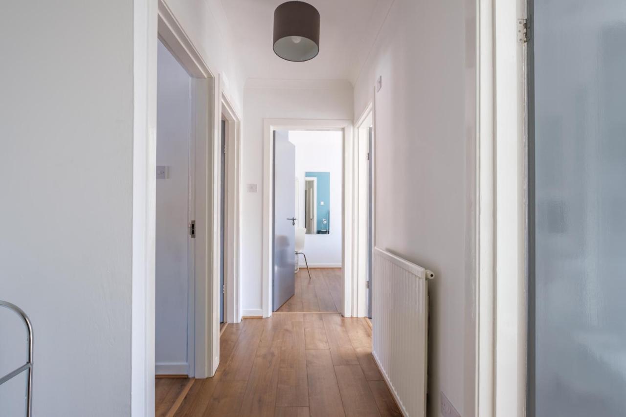 The Douglas - Spacious 2 Bed Apartment In Uddingston Ngoại thất bức ảnh